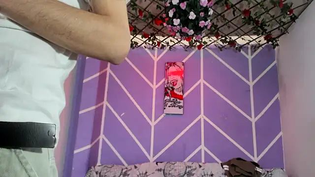 Maxxi hot23 online show from 09/19/25, 08:02