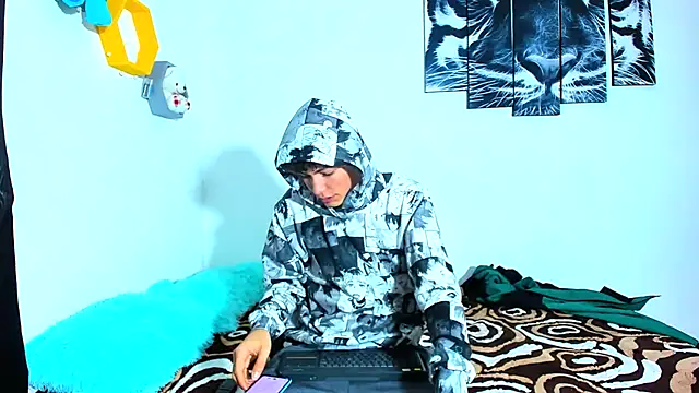 Maxxi hot23 online show from 03/13/25, 07:50