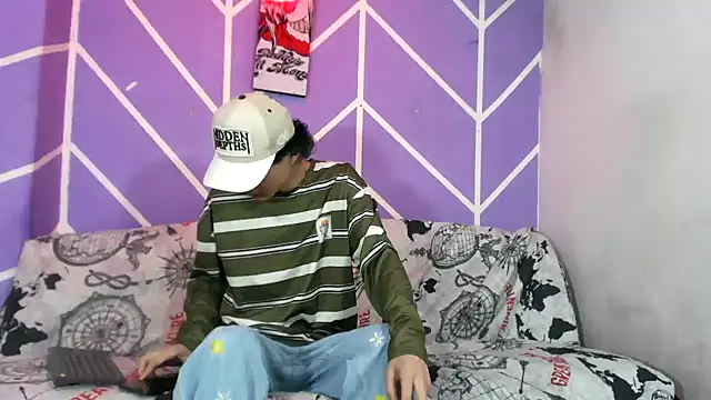 Maxxi hot23 online show from 09/26/25, 07:21