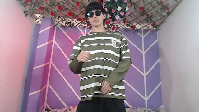 Maxxi hot23 online show from 10/14/25, 07:25