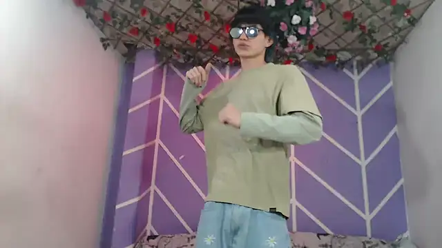 Maxxi hot23 online show from 10/13/25, 01:07