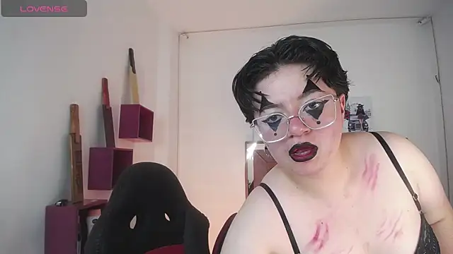 safyka online show from 10/31/25, 04:58