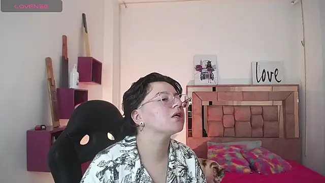 safyka online show from 11/22/25, 03:05