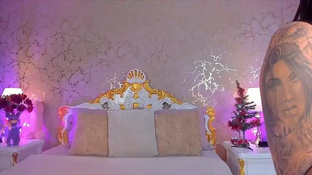 ScarlettWallace online show from 12/18/25, 09:18