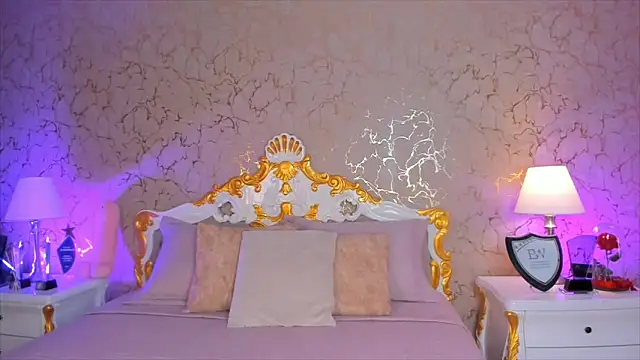 ScarlettWallace online show from 10/31/25, 09:11