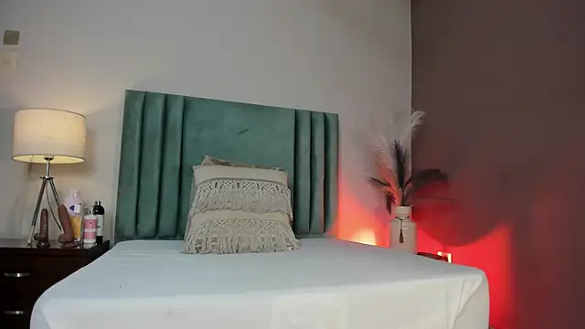 Snapshot of SeleneLujan chatting on 03/27/26, 11:44 SeleneLujan online show from 03/27/26, 11:44