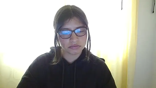 Snapshot of saralo__ chatting on 04/06/26, 06:42 saralo online show from 04/06/26, 06:42