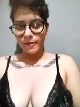 Snapshot of vickpxx chatting on 09/08/25, 02:49 vickpxx online show from 09/08/25, 02:49