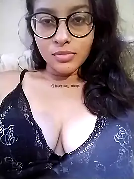 Snapshot of vickpxx chatting on 03/22/25, 04:14 vickpxx online show from 03/22/25, 04:14