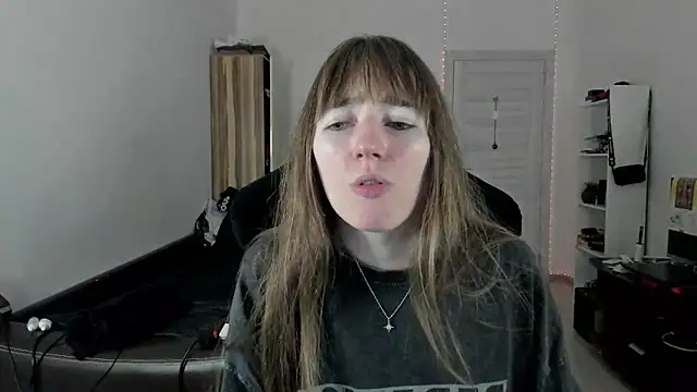 Snapshot of bekkawell chatting on 10/05/25, 03:47 bekkawell online show from 10/05/25, 03:47