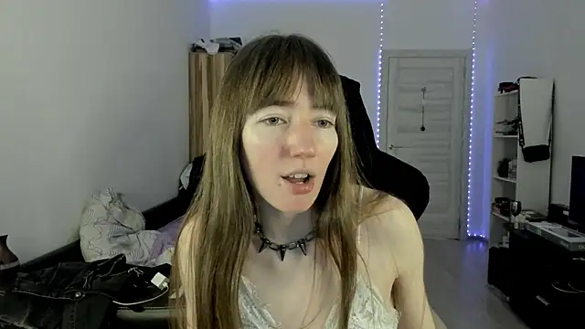Snapshot of bekkawell chatting on 12/19/25, 12:51 bekkawell online show from 12/19/25, 12:51