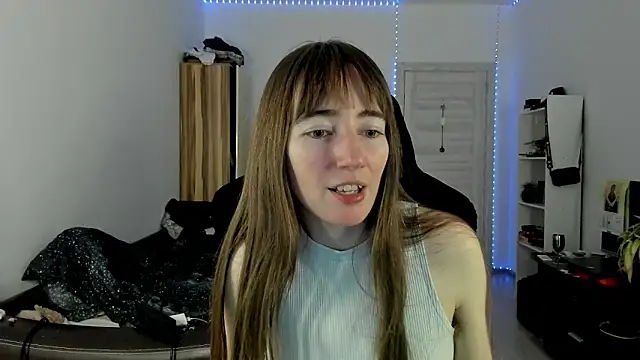 Snapshot of bekkawell chatting on 10/26/25, 03:01 bekkawell online show from 10/26/25, 03:01
