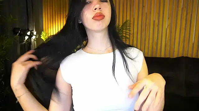 Snapshot of WildKittenX_ chatting on 10/02/25, 05:44 WildKittenX online show from 10/02/25, 05:44