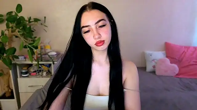 Snapshot of WildKittenX_ chatting on 06/24/26, 04:00 WildKittenX online show from 06/24/26, 04:00