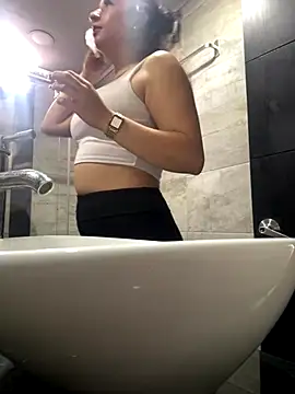 Mila LS online show from 10/04/25, 01:01