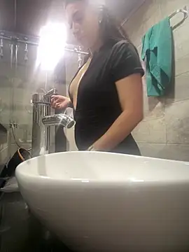 Mila LS online show from 11/06/25, 01:04