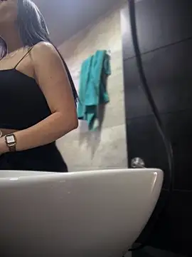 Mila LS online show from 11/11/25, 01:17