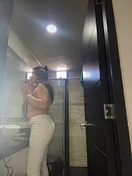 Mila LS online show from 12/22/25, 01:11