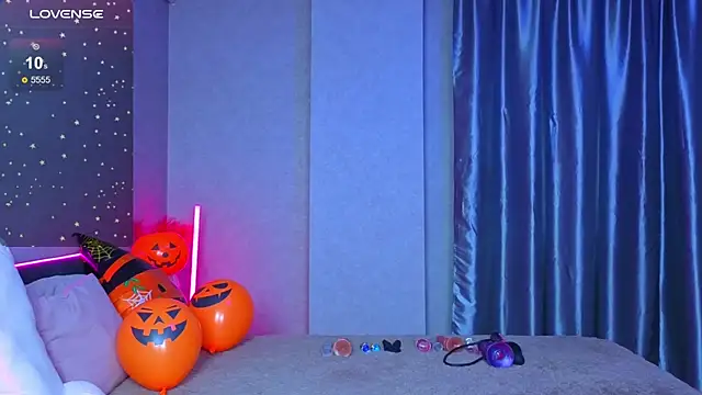 AuroraPrincess online show from 10/28/25, 08:19