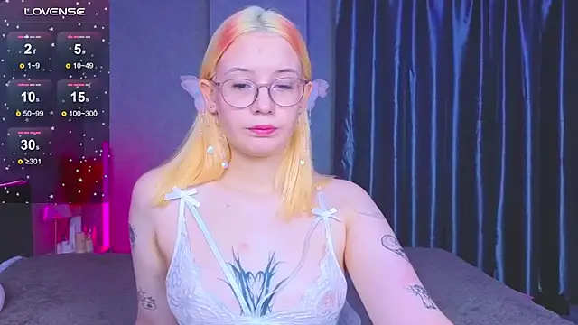 AuroraPrincess online show from 11/20/25, 07:58