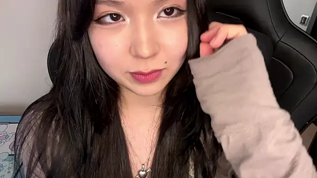 Snapshot of melana_love chatting on 03/20/25, 11:49 melana love online show from 03/20/25, 11:49