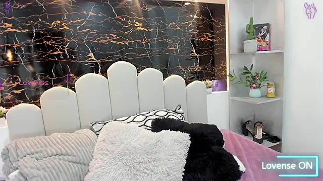 Snapshot of Bonniie_22 chatting on 03/10/25, 03:52 Bonniie 22 online show from 03/10/25, 03:52