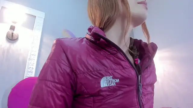 Snapshot of Bonniie_22 chatting on 11/18/25, 01:25 Bonniie 22 online show from 11/18/25, 01:25