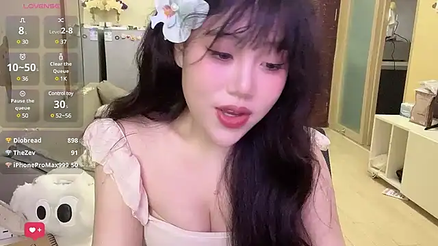 Snapshot of Yik-11 chatting on 03/01/25, 11:15 Yik-11 online show from 03/01/25, 11:15