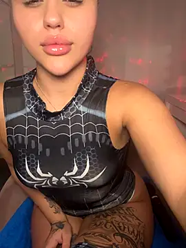 Snapshot of milabigassxoxo chatting on 10/21/25, 05:45 milabigassxoxo online show from 10/21/25, 05:45