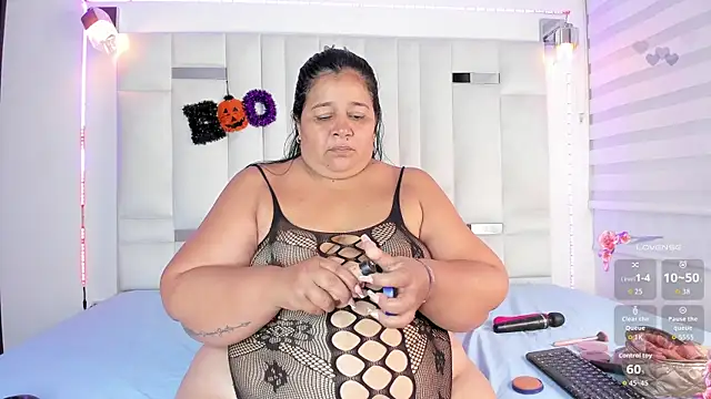 Snapshot of LunaaSweett chatting on 10/29/25, 08:41 LunaaSweett online show from 10/29/25, 08:41