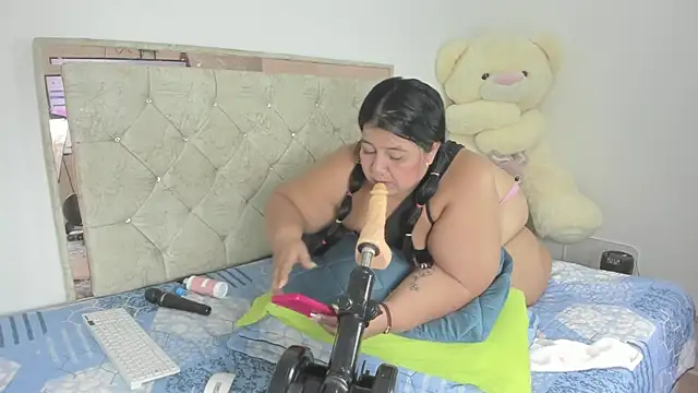 LunaaSweett online show from 04/16/26, 09:39