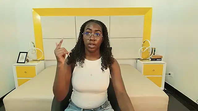 Qeen blackk online show from 11/18/25, 07:06