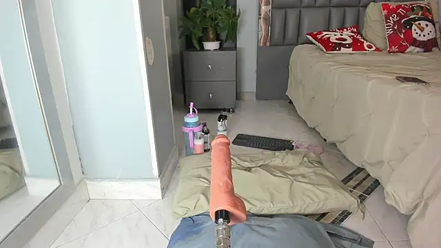 Sienna miller 27 online show from 11/30/25, 11:55