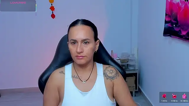 Snapshot of Sara_Charmy chatting on 05/15/26, 10:57 Sara Charmy online show from 05/15/26, 10:57