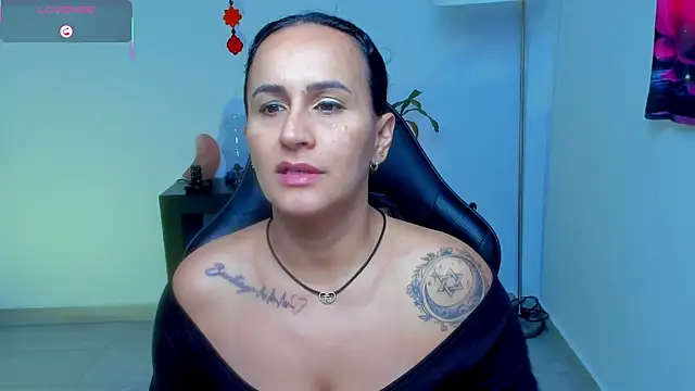 Snapshot of Sara_Charmy chatting on 05/20/26, 11:07 Sara Charmy online show from 05/20/26, 11:07