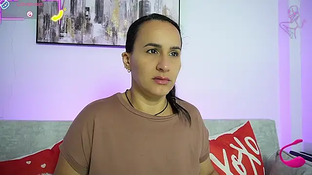 Snapshot of Sara_Charmy chatting on 11/30/25, 11:44 Sara Charmy online show from 11/30/25, 11:44