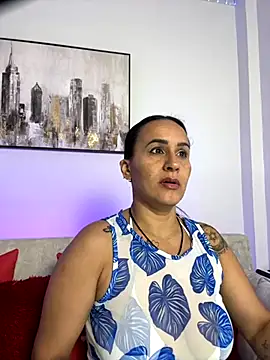 Snapshot of Sara_Charmy chatting on 11/05/25, 11:24 Sara Charmy online show from 11/05/25, 11:24