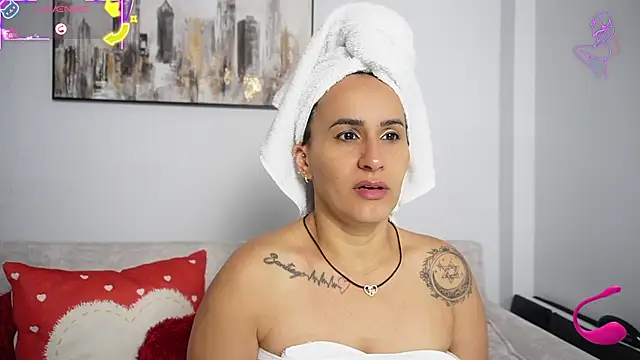 Snapshot of Sara_Charmy chatting on 11/10/25, 12:10 Sara Charmy online show from 11/10/25, 12:10