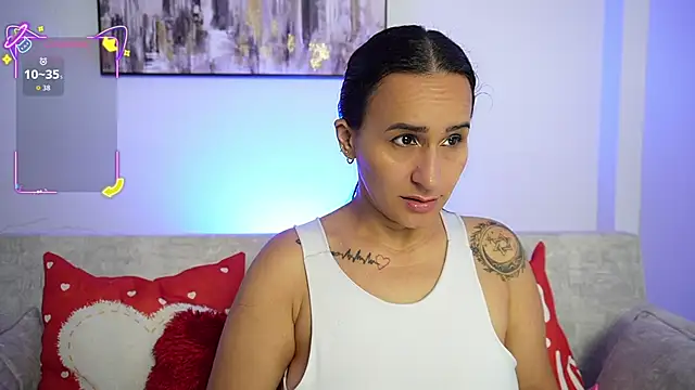 Snapshot of Sara_Charmy chatting on 10/19/25, 11:35 Sara Charmy online show from 10/19/25, 11:35