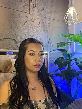 Snapshot of i_sabella_25 chatting on 04/15/26, 06:30 i sabella 25 online show from 04/15/26, 06:30