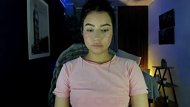 Snapshot of i_sabella_25 chatting on 03/20/26, 07:42 i sabella 25 online show from 03/20/26, 07:42