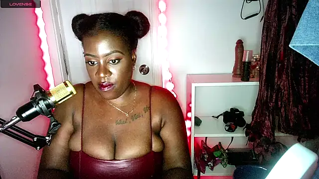 Snapshot of lovelyenigma365 chatting on 01/07/26, 05:12 lovelyenigma365 online show from 01/07/26, 05:12