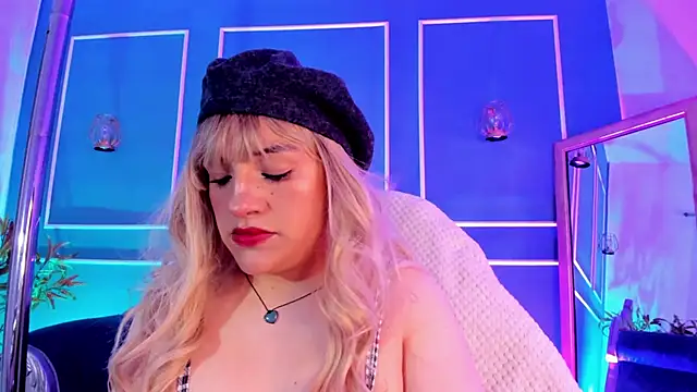 TaraTaylorr online show from 11/29/25, 02:01