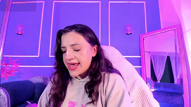 TaraTaylorr online show from 11/25/25, 02:23