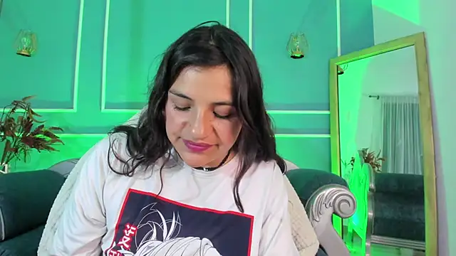 TaraTaylorr online show from 10/25/25, 02:22