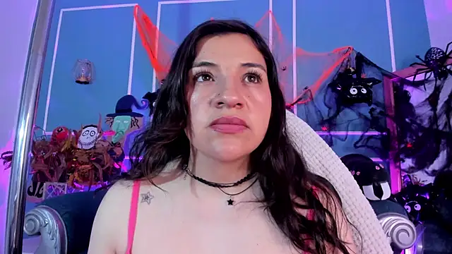 TaraTaylorr online show from 10/31/25, 02:19