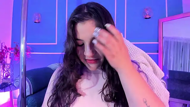 TaraTaylorr online show from 12/19/25, 02:48