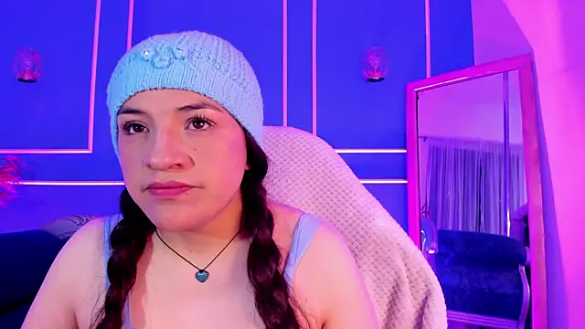 TaraTaylorr online show from 12/17/25, 03:11