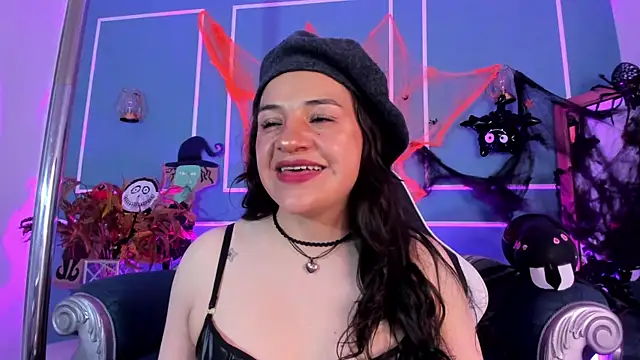 TaraTaylorr online show from 10/28/25, 02:45