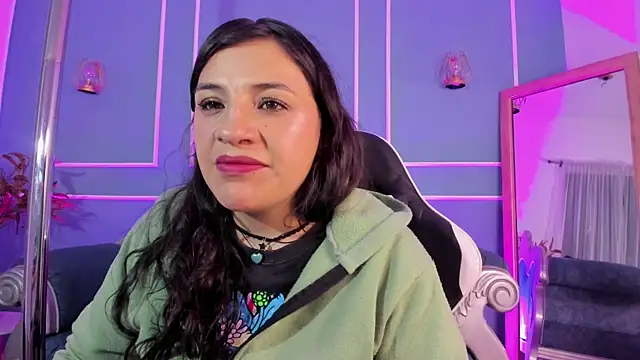 TaraTaylorr online show from 10/15/25, 02:21